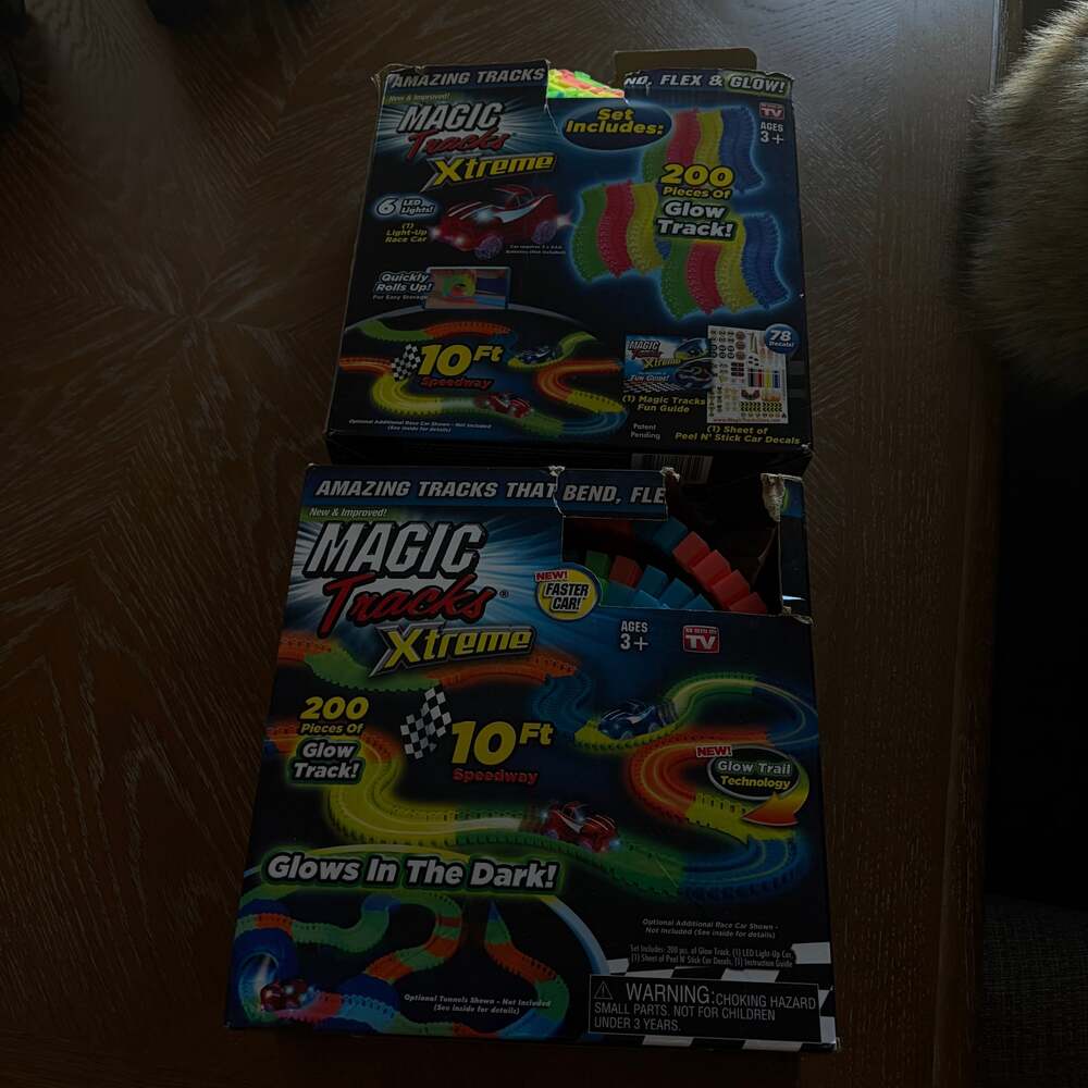 Magic Tracks Xtreme Glow in the Dark 10ft Racetrack Set